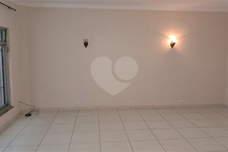 Casa à venda ou para alugar com 3 quartos, sendo 1 suíte, no condomínio Maison, São Paulo - SP