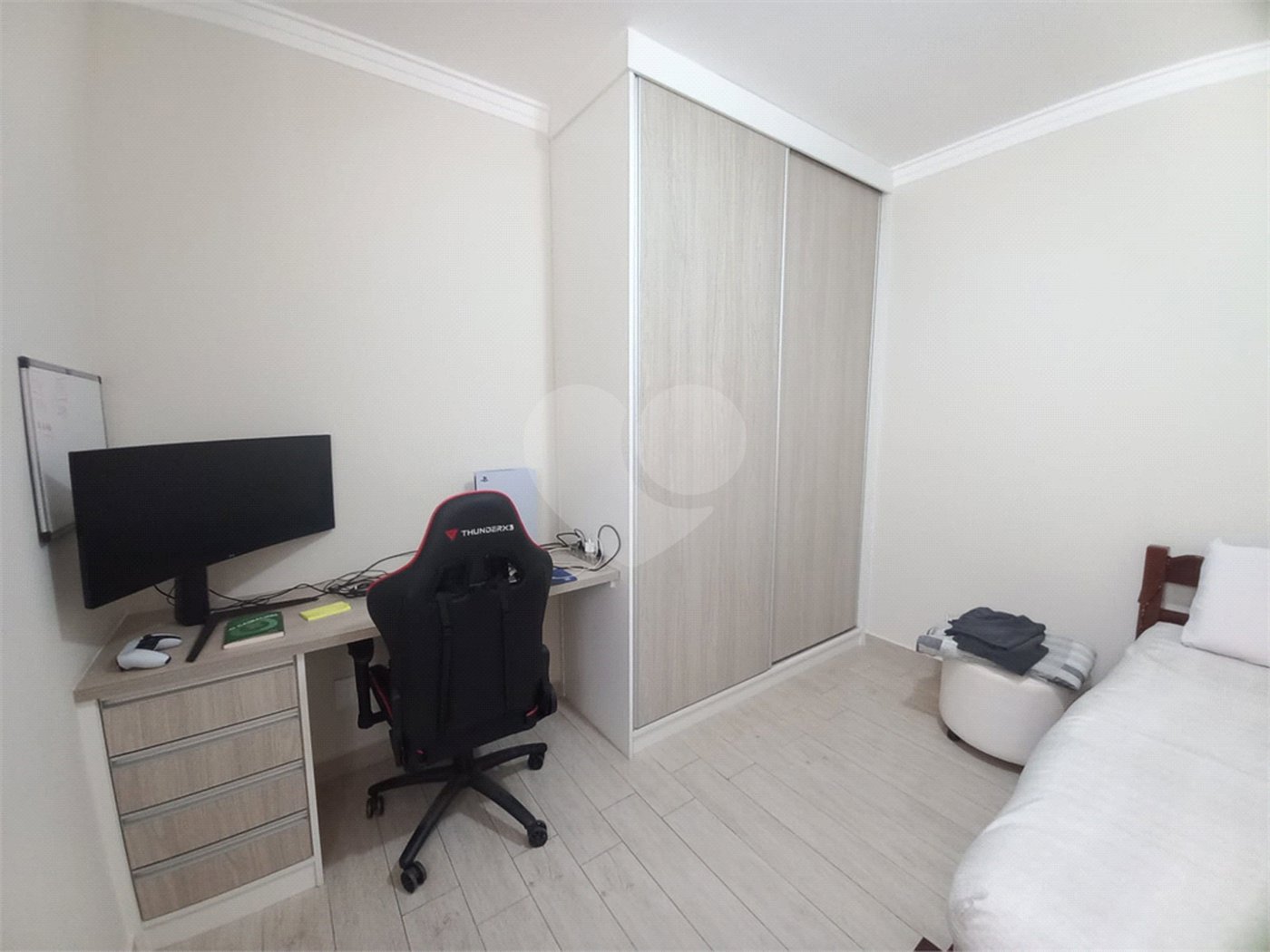 Casa à venda com 3 quartos, sendo 1 suíte, no condomínio São Domingos, Valinhos - SP