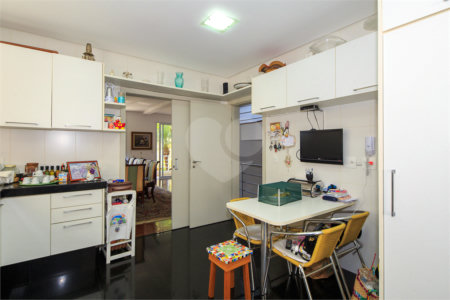 Casa à venda com 4 suítes no condomínio Vila Alba, São Paulo - SP