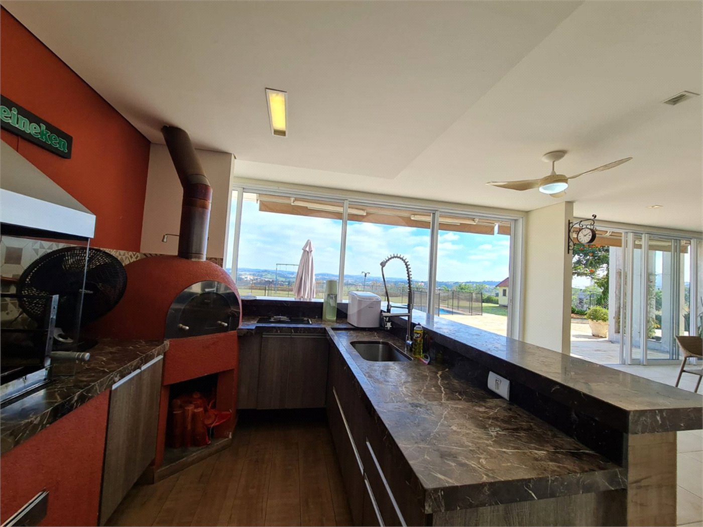 Casa à venda ou para alugar com 4 suítes no condomínio Residencial Jardim Primavera, Louveira - SP