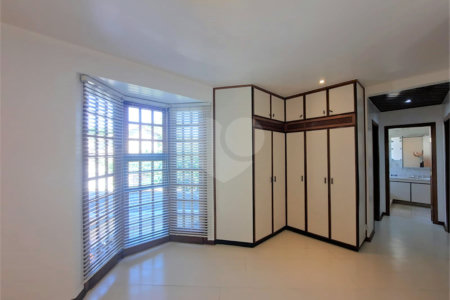 Sobrado à venda com 4 quartos, sendo 2 suítes, em Granja Julieta, São Paulo, SP