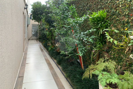 Casa à venda com 3 quartos, sendo 1 suíte, em Campo Belo, São Paulo, SP