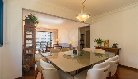 Apartamento à venda com 3 quartos, sendo 1 suíte, em Moema, São Paulo, SP