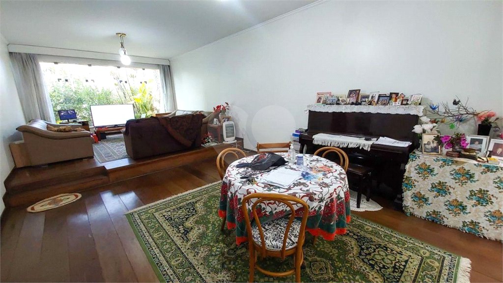 Casa à venda com 6 quartos, sendo 3 suítes, em Jardim Brasil (zona Sul), São Paulo, SP