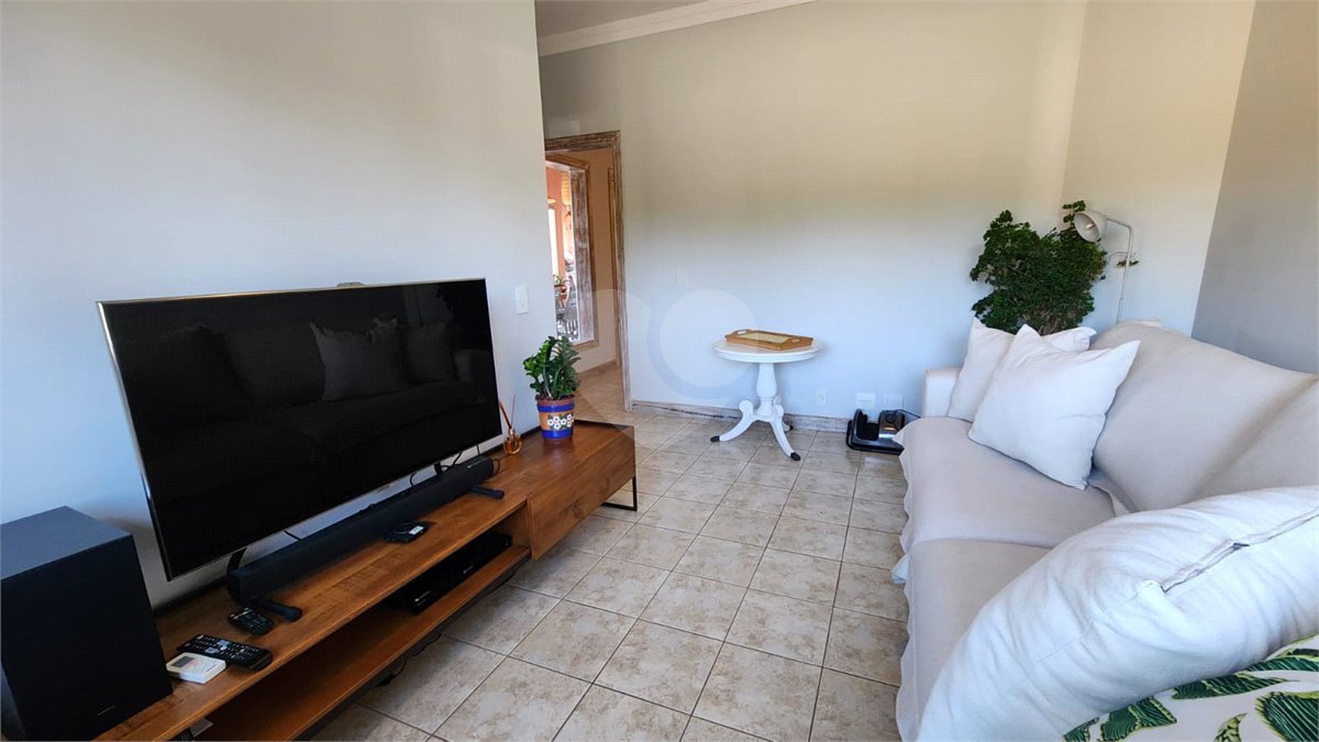 Casa à venda com 4 quartos, sendo 2 suítes, no condomínio Residencial Jardim Primavera, Louveira - SP