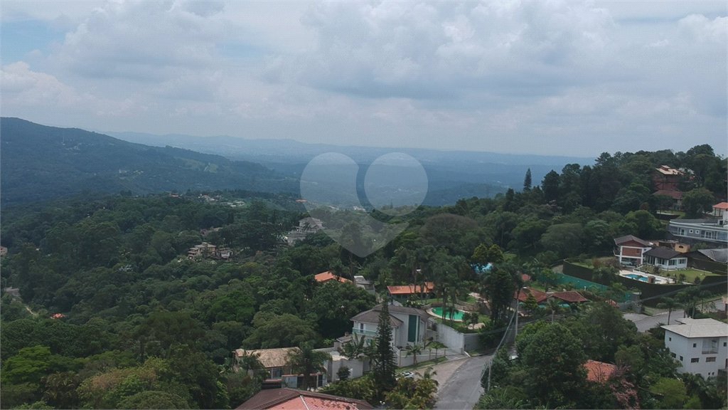 Casa à venda com 3 suítes no condomínio Alpes da Cantareira, Mairiporã - SP