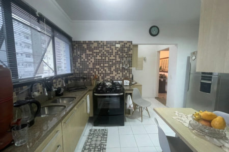 Apartamento 3 dormitórios com 2 suítes, 2 vagas demarcadas, no Embaré, Santos