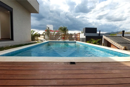 Casa à venda com 4 suítes no condomínio Figueira Garden, Atibaia - SP