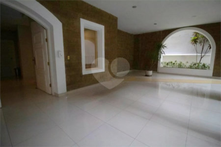 Apartamento à venda com 3 quartos, sendo 1 suíte, em Cerqueira César, São Paulo, SP