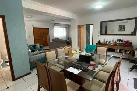 Casa à venda com 4 quartos, sendo 1 suíte, em Vila Santa Maria (vila Xavier), Araraquara, SP
