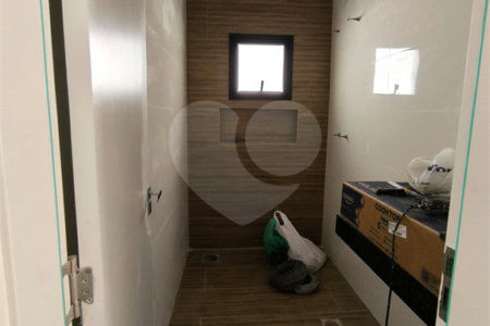 Casa à venda com 3 quartos, sendo 1 suíte, no condomínio Villagio Brasil, Atibaia - SP