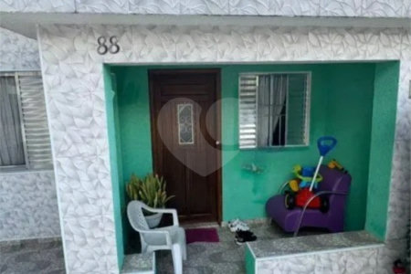 Casa à venda com 4 quartos em Parque Maria Domitila, São Paulo, SP