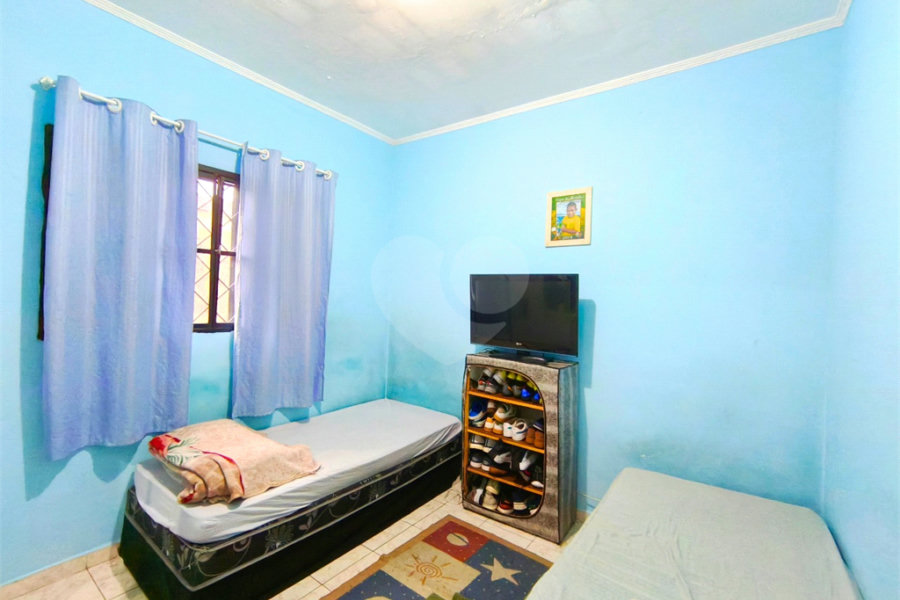 Casa à venda com 3 quartos, sendo 1 suíte, no condomínio Res Crisciúma, São Paulo - SP