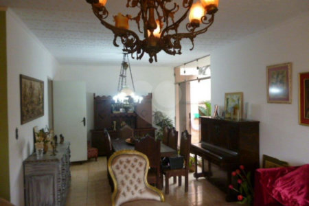 Casa à venda com 5 quartos, sendo 2 suítes, em Parque Jabaquara, São Paulo, SP