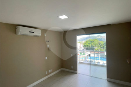 Casa à venda com 3 quartos, sendo 1 suíte, no condomínio Residencial Green Ville, Rio de Janeiro - RJ