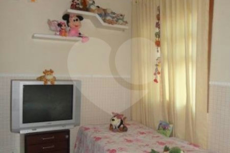 Casa à venda com 3 quartos, sendo 1 suíte,  em Parque Monte Alegre, Taboão da Serra, SP