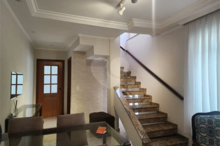 Sobrado à venda com 3 quartos, sendo 1 suíte, em Vila Paulicéia, São Paulo, SP