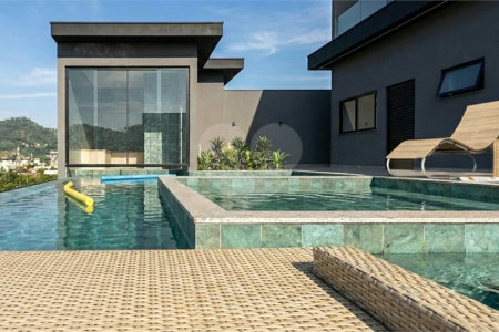 Casa à venda com 4 suítes no condomínio Residencial Green Ville, Rio de Janeiro - RJ
