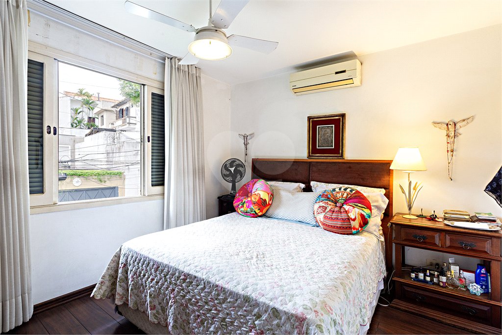 Casa à venda com 4 quartos, sendo 2 suítes, em Jardim Prudência, São Paulo, SP
