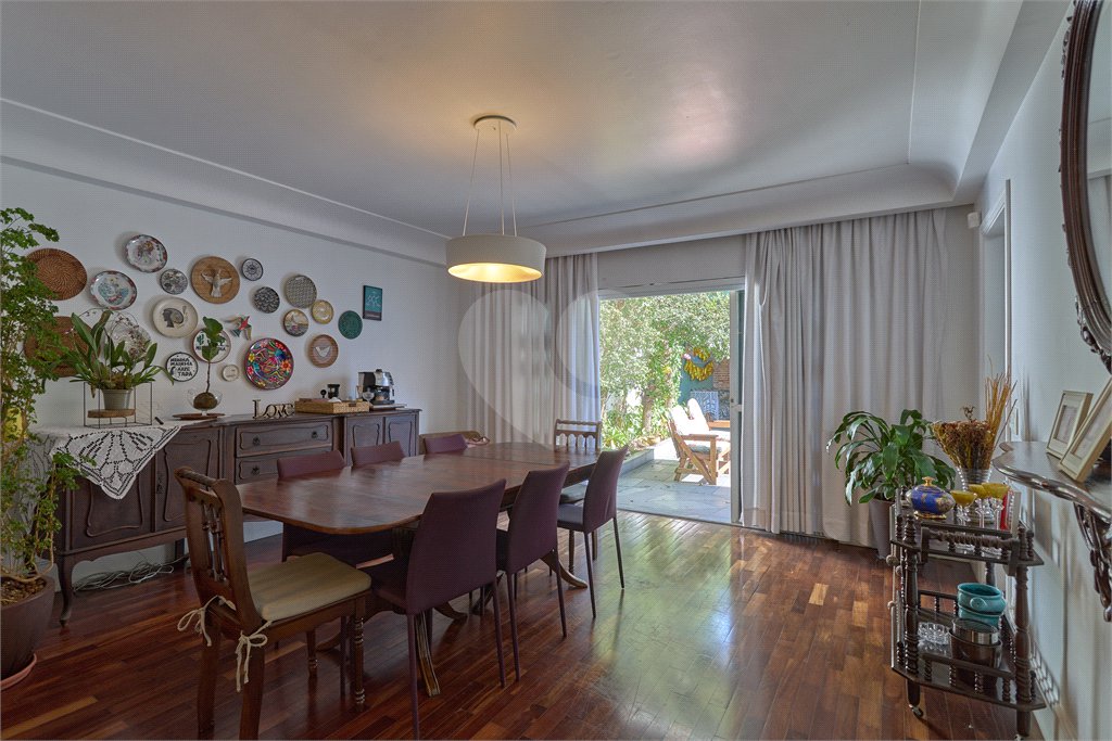Casa à venda com 4 quartos, sendo 2 suítes, em Brooklin, São Paulo, SP