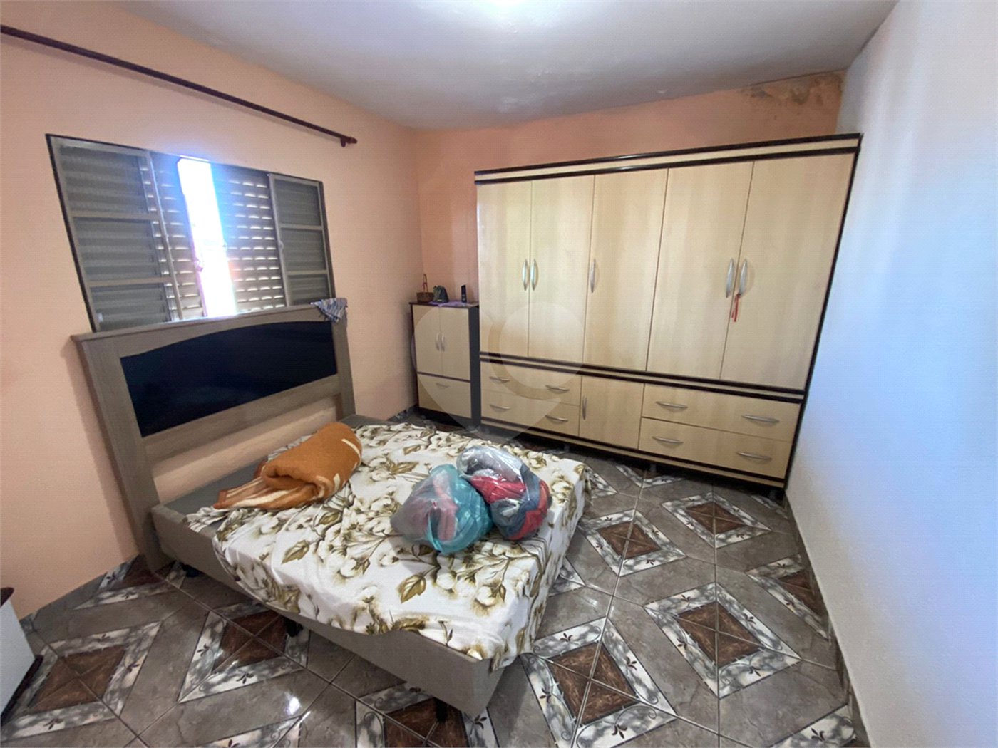 Sobrado à venda com 4 quartos em Jardim Cacique, Suzano, SP