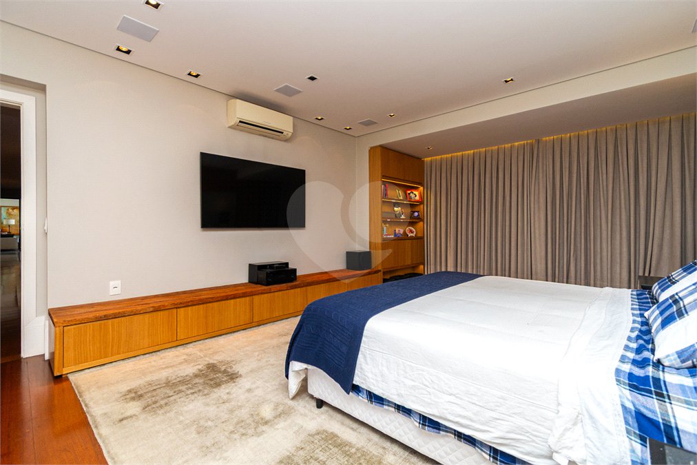 Apartamento à venda com 3 suítes em Vila Nova Conceição, São Paulo, SP
