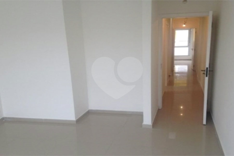 Casa à venda com 3 quartos, sendo 1 suíte,  no condomínio Residencial Vegas, São Paulo - SP