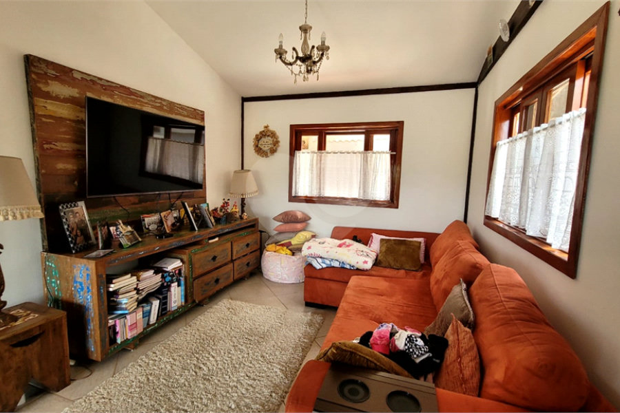 Casa à venda com 3 quartos, sendo 1 suíte, no condomínio Associação Reserva das Hortênsias, Mairiporã - SP