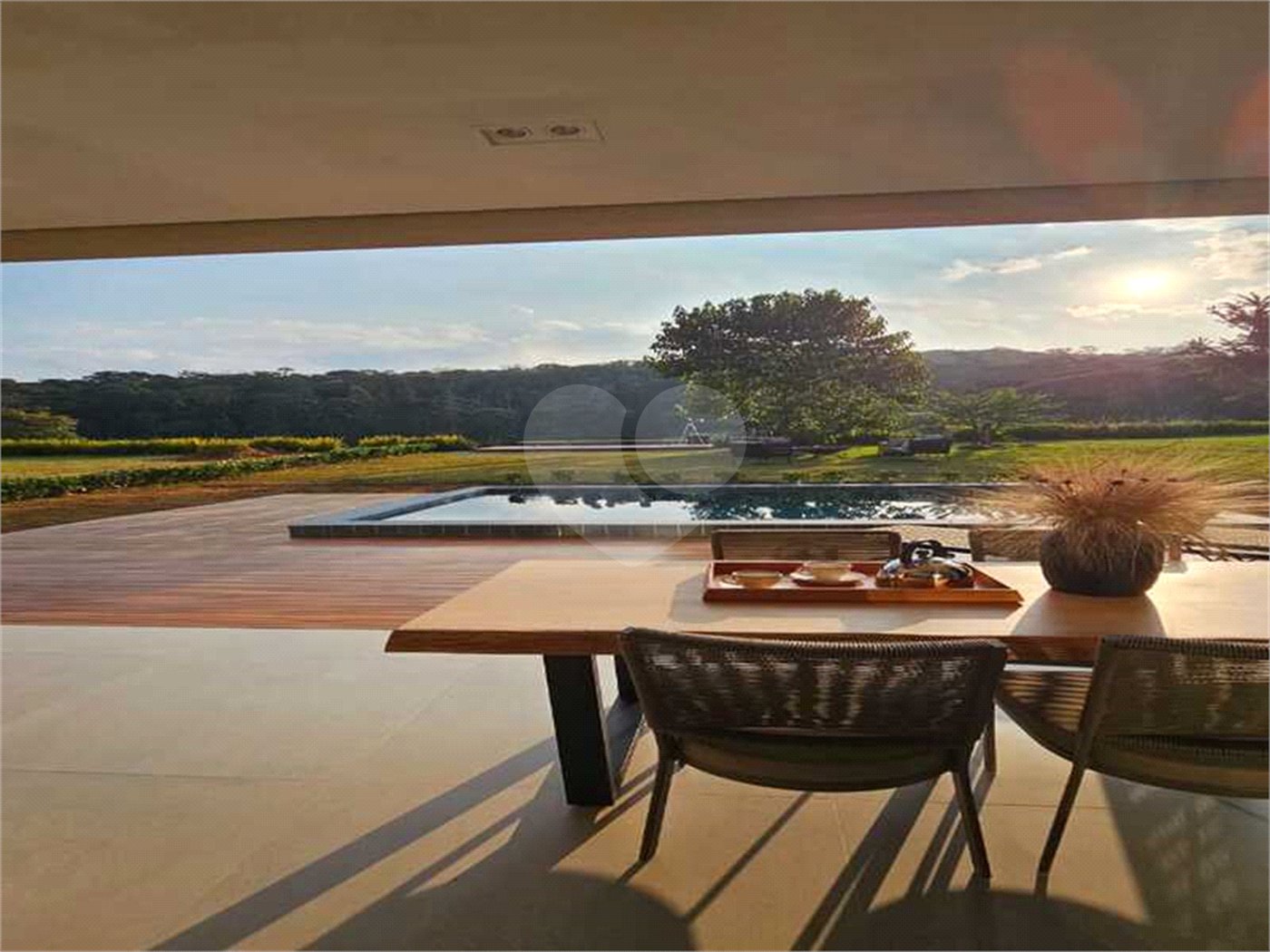 Casa à venda com 3 suítes no condomínio Lagú, São Roque - SP