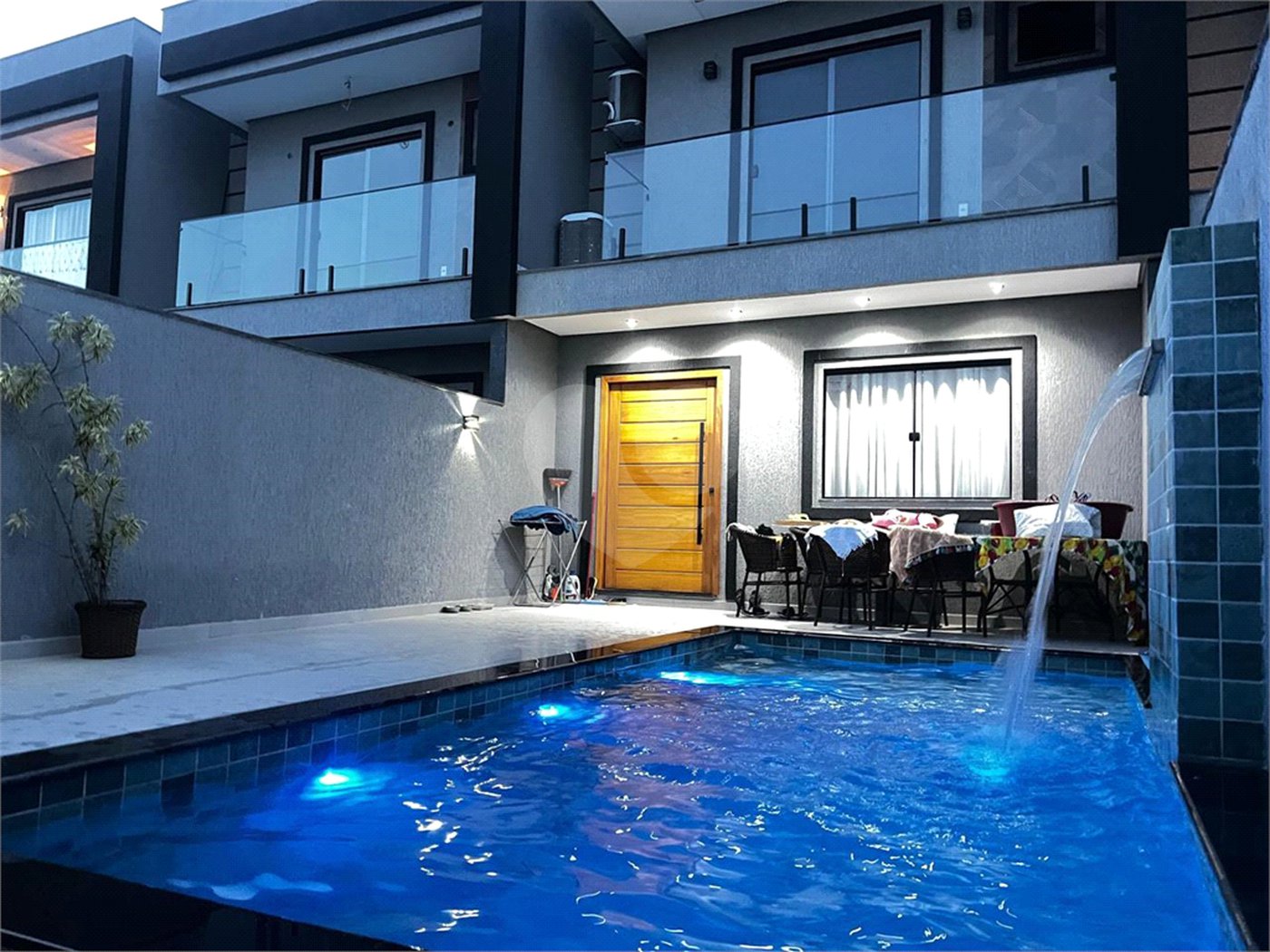 Casa à venda com 2 suítes no condomínio Villaggio Residenziale Di Lucas, Rio de Janeiro - RJ