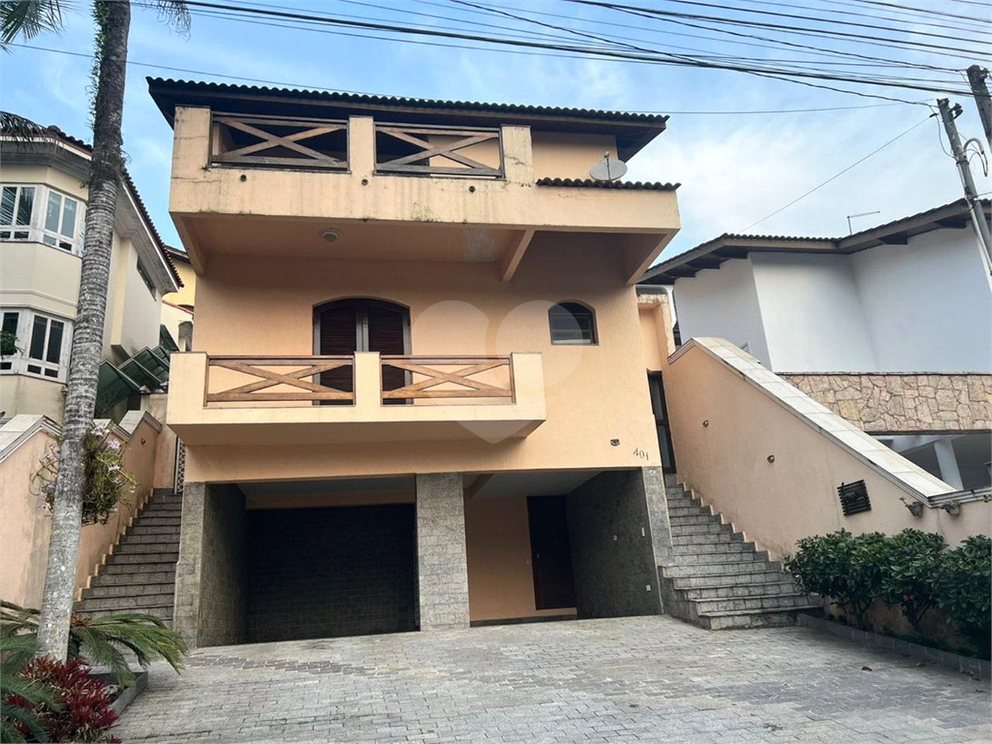 Sobrado à venda ou para alugar com 3 quartos, sendo 2 suítes,  em Arujázinho Iv, Arujá, SP