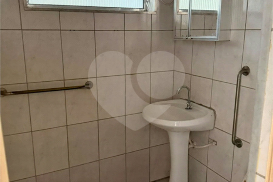 Sobrado à venda com 4 quartos em Vila Zat, São Paulo, SP