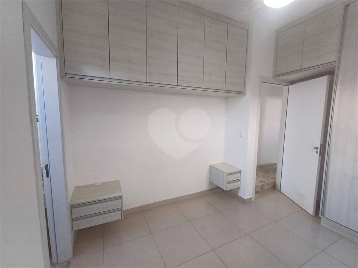 Casa à venda com 3 quartos, sendo 2 suítes, no condomínio Sollaris, Araraquara - SP