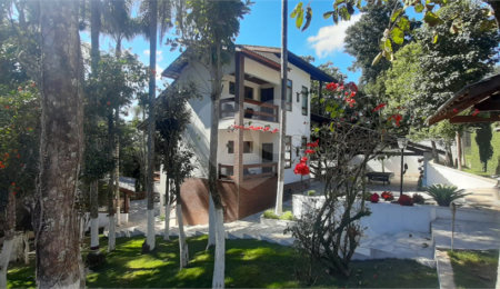 Sobrado à venda com 5 quartos, sendo 3 suítes, em Serra da Cantareira, Mairiporã, SP