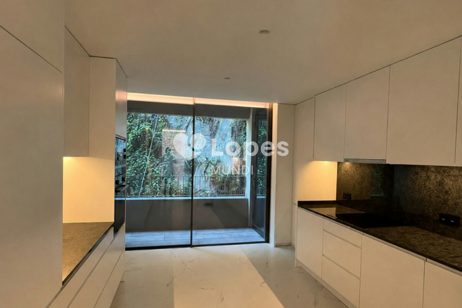 Apartamento T4 à venda em Lordelo do Ouro, Porto, Portugal – 240 m²