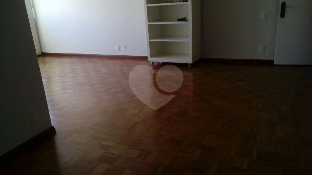 Apartamento à venda com 3 quartos, sendo 1 suíte,  em Campo Belo, São Paulo, SP