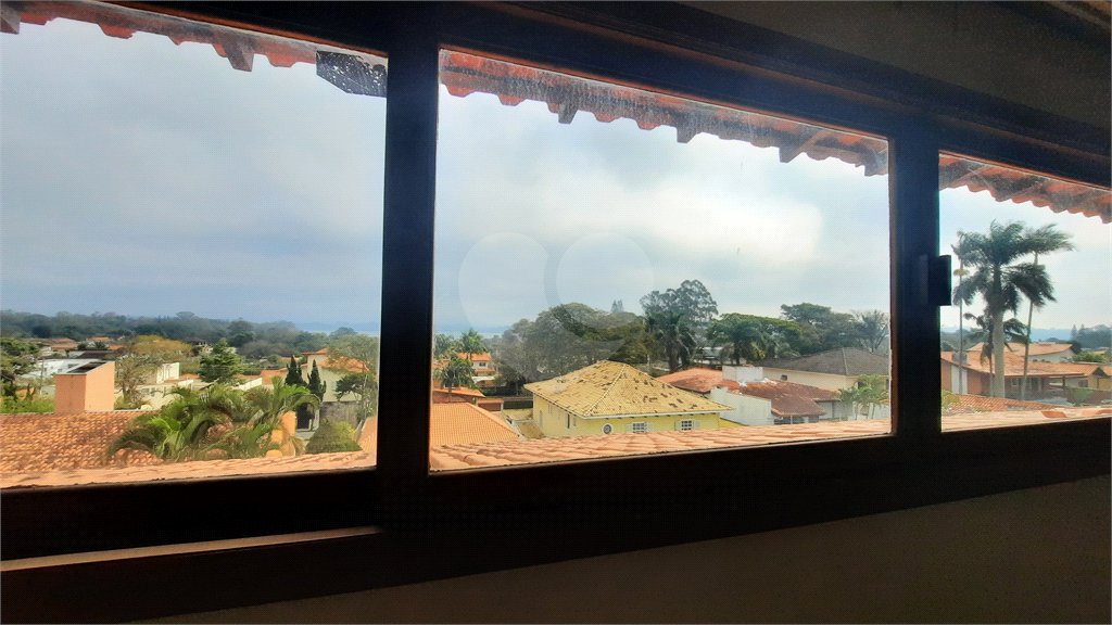 Sobrado à venda com 4 quartos, sendo 3 suítes,  em Interlagos, São Paulo, SP