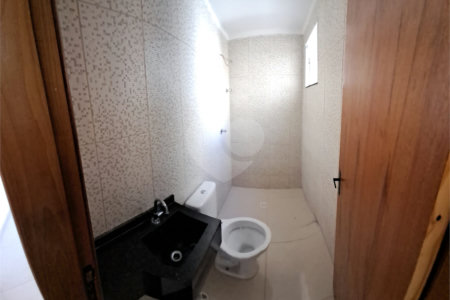 Sobrado novo de 3 quartos, 1 suíte, com 100 m², 2 vagas de garagem à venda no Jardim Eliane SP