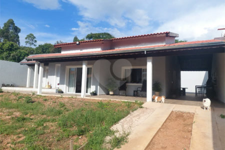 Casa à venda com 4 quartos, sendo 1 suíte, em Minas de Inhandjara, Itupeva, SP