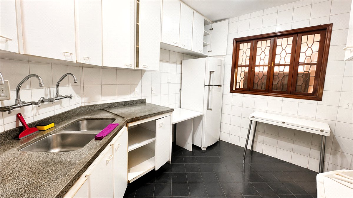 Apartamento à venda com 4 quartos, sendo 1 suíte, em Moema, São Paulo, SP