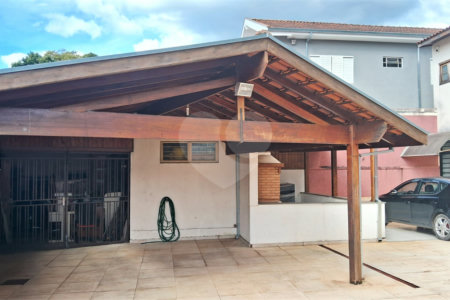 Sobrado à venda com 4 quartos, sendo 2 suítes, em Jardim Quisisana, Poços de Caldas, MG