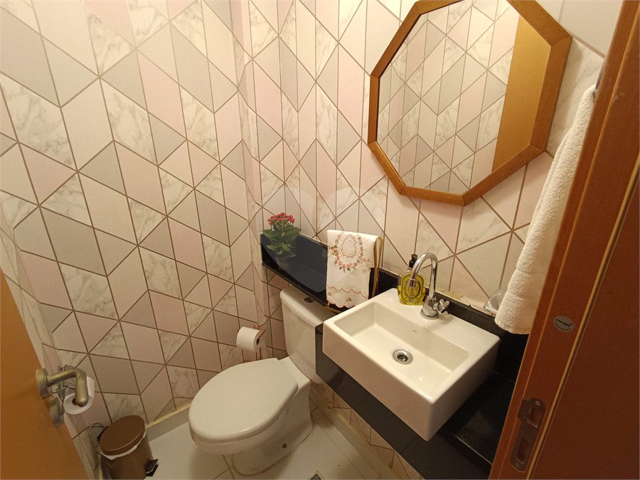 Apartamento à venda com 3 quartos, sendo 1 suíte, no Centro, São Roque, SP