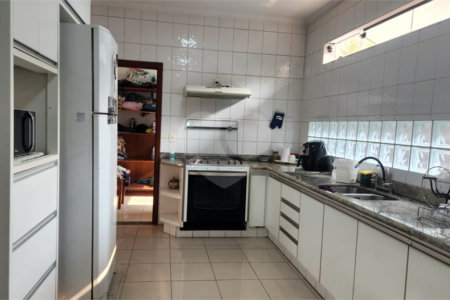 Casa à venda com 3 quartos, sendo 1 suíte, em Vila Harmonia, Araraquara, SP