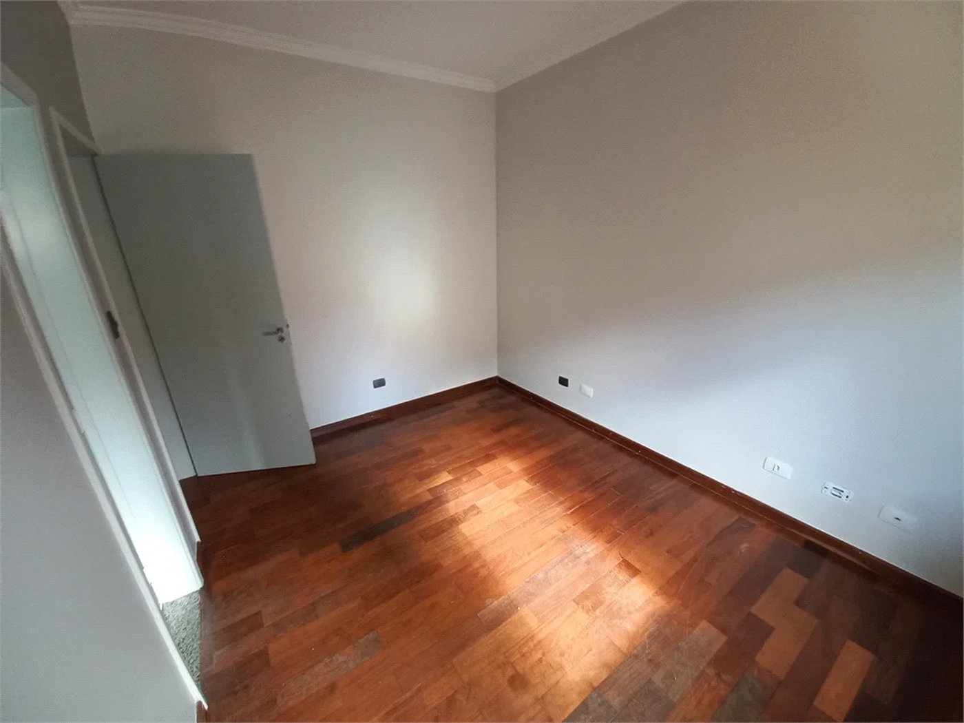 Sobrado à venda com 3 quartos, sendo 1 suíte, em Lar São Paulo, São Paulo, SP