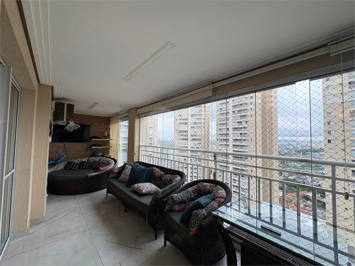 Apartamento à venda com 4 quartos, sendo 3 suítes, em Vila Augusta, Guarulhos, SP
