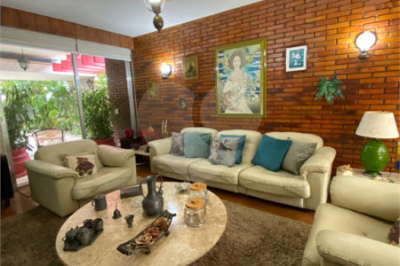 Casa à venda com 4 quartos, sendo 1 suíte,  em Vila Oliveira, Mogi das Cruzes, SP