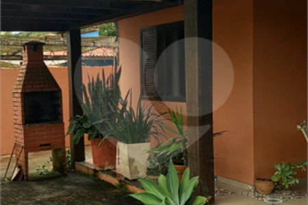 Casa à venda com 5 quartos, sendo 4 suítes, em Praia Rasa, Armação dos Búzios, RJ
