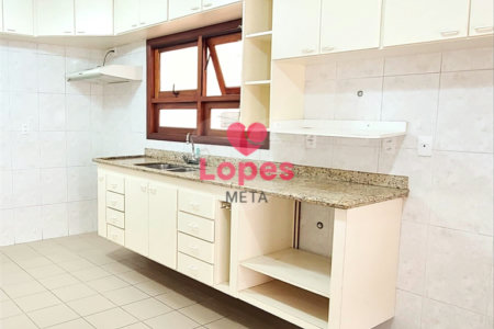 Casa à venda com 4 quartos, sendo 2 suítes, no condomínio Colinas, São José dos Campos - SP