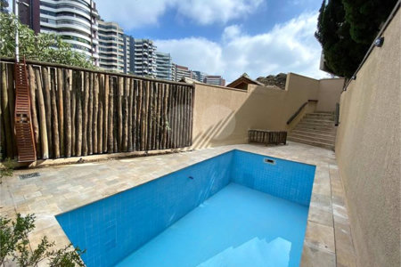 Casa em condomínio à venda com 4 quartos, sendo 3 suítes, em Jardim Vitória Régia, São Paulo, SP