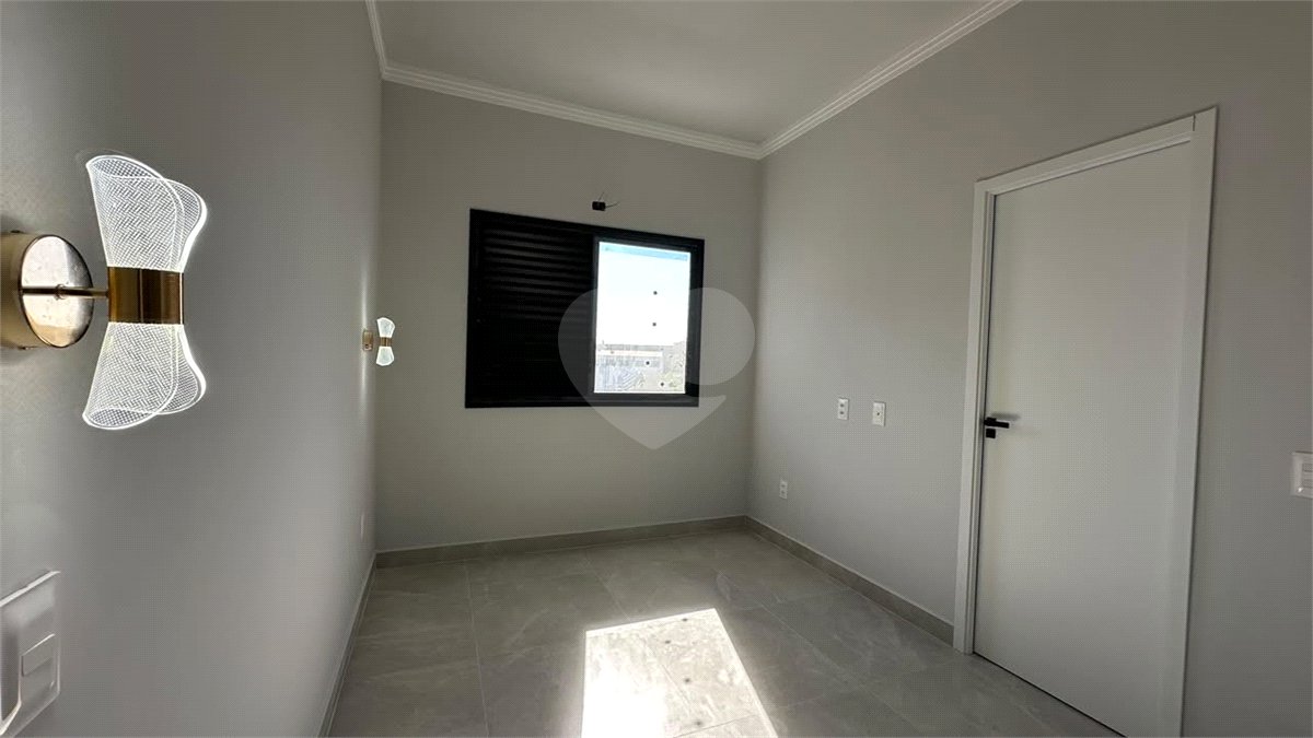 Casa à venda com 2 quartos, sendo 1 suíte,  no condomínio Portal dos Sabiás, Itu - SP